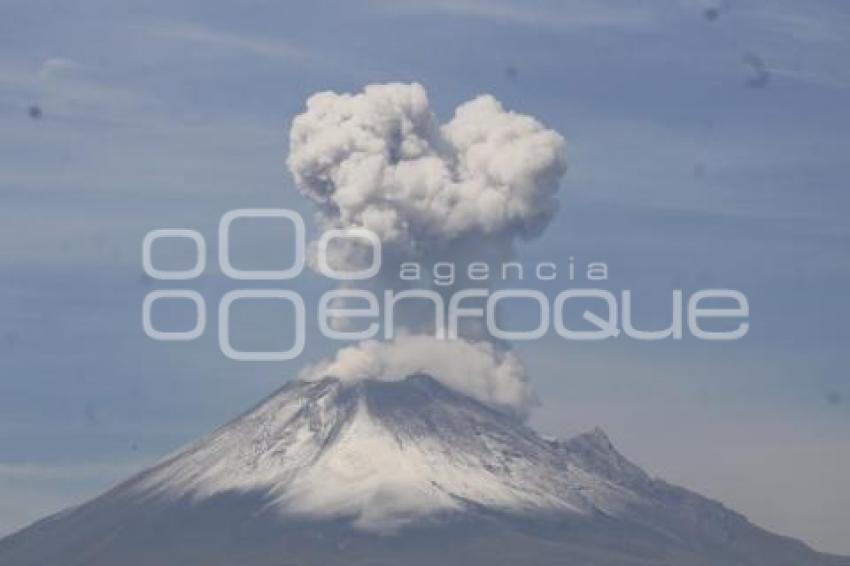 VOLCÁN POPOCATÉPETL . FUMAROLA