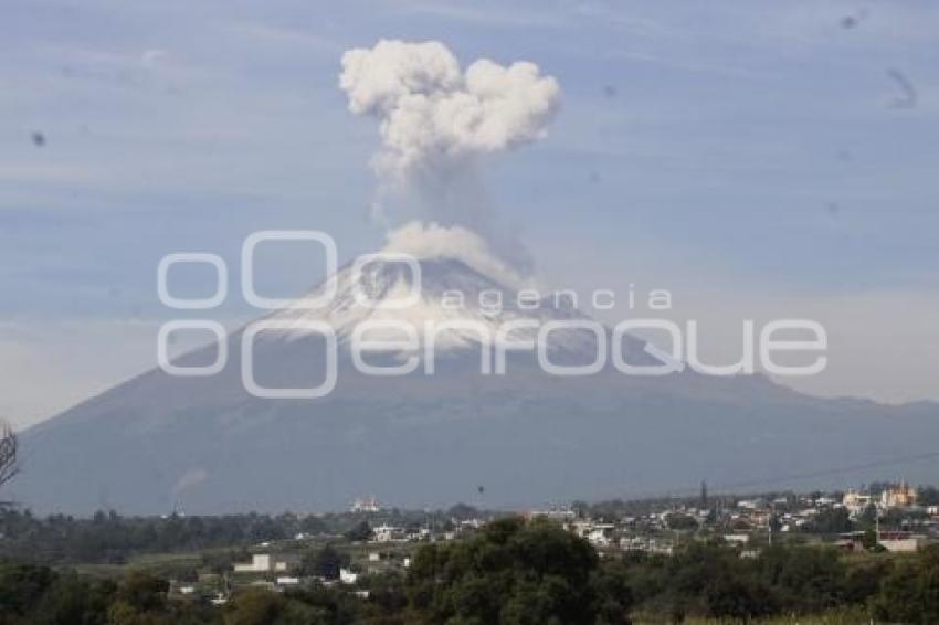 VOLCÁN POPOCATÉPETL . FUMAROLA