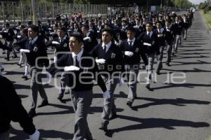 DESFILE . PASE DE REVISTA