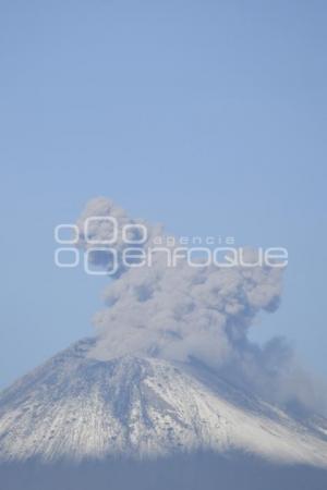 VOLCAN POPOCATÉPETL . FUMAROLA