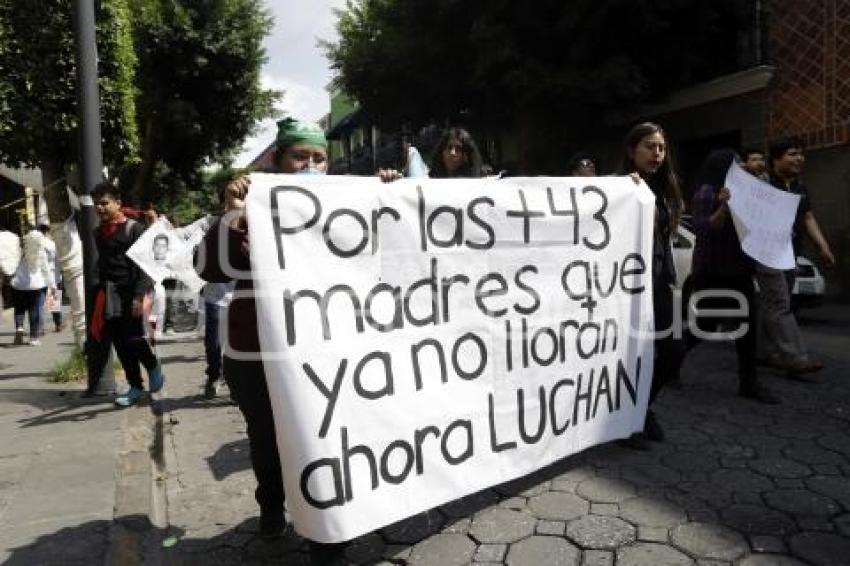 BUAP . MANIFESTACIÓN AYOTZINAPA