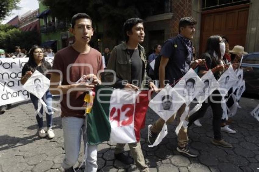 BUAP . MANIFESTACIÓN AYOTZINAPA