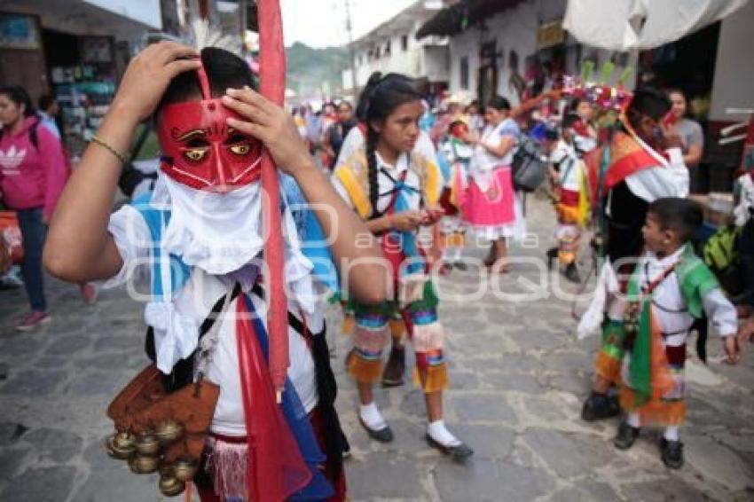 FERIA DE CUETZALAN . REINA DEL HUIPIL