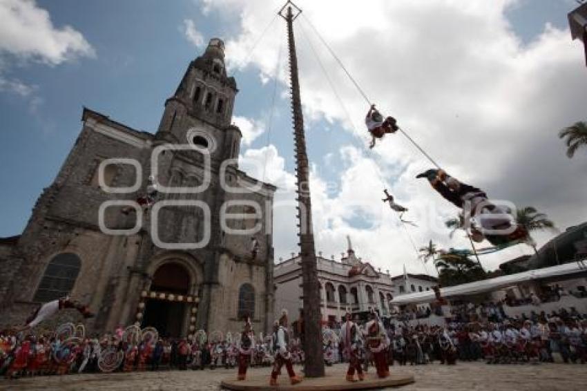 FERIA DE CUETZALAN . REINA DEL HUIPIL