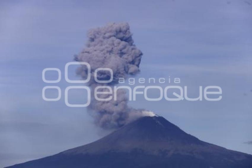 VOLCÁN POPOCATÉPETL . FUMAROLA