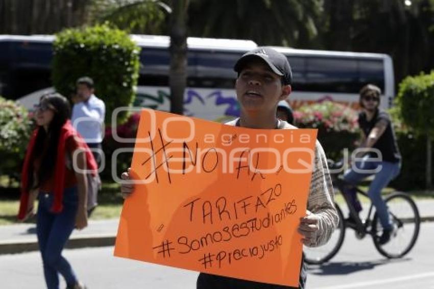 MANIFESTACIÓN ALZA DEL PASAJE