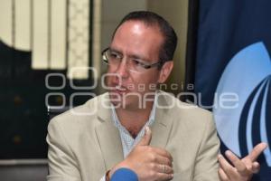 ROBERTO ESQUIVEL