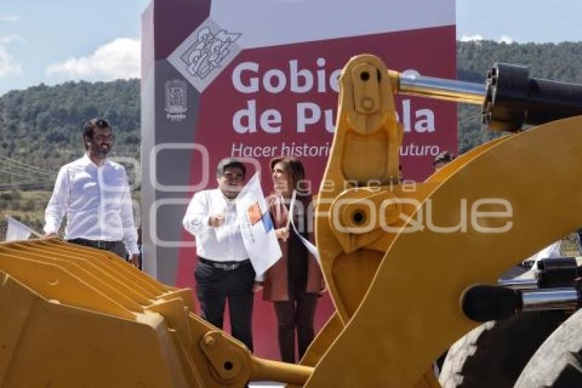 BANDERAZO AUTOPISTA CUAPIAXTLA - CUACNOPALAN