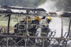 INCENDIO AUTOBÚS . AUTOPISTA