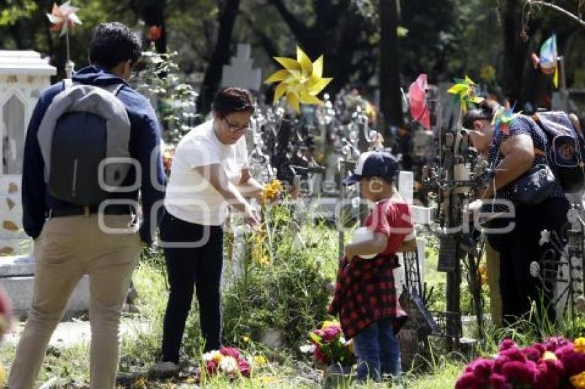 PANTEÓN . DÍA DE MUERTOS