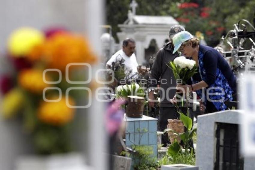 PANTEÓN . DÍA DE MUERTOS