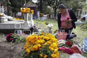 PANTEÓN . DÍA DE MUERTOS