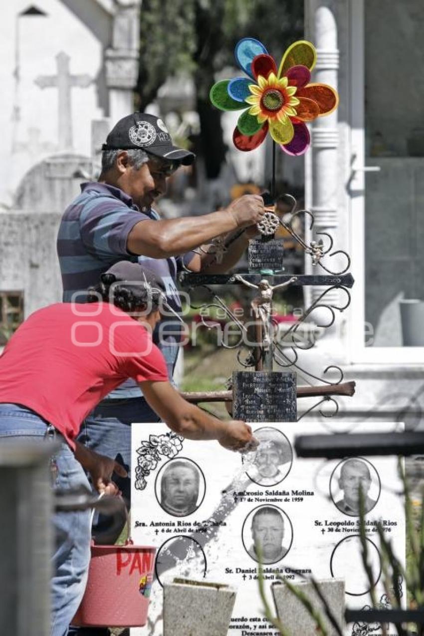 PANTEÓN . DÍA DE MUERTOS