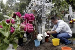 PANTEÓN . DÍA DE MUERTOS