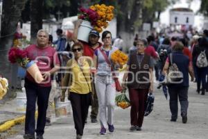 PANTEÓN . DÍA DE MUERTOS