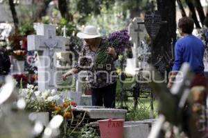 PANTEÓN . DÍA DE MUERTOS