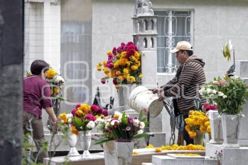 PANTEÓN . DÍA DE MUERTOS