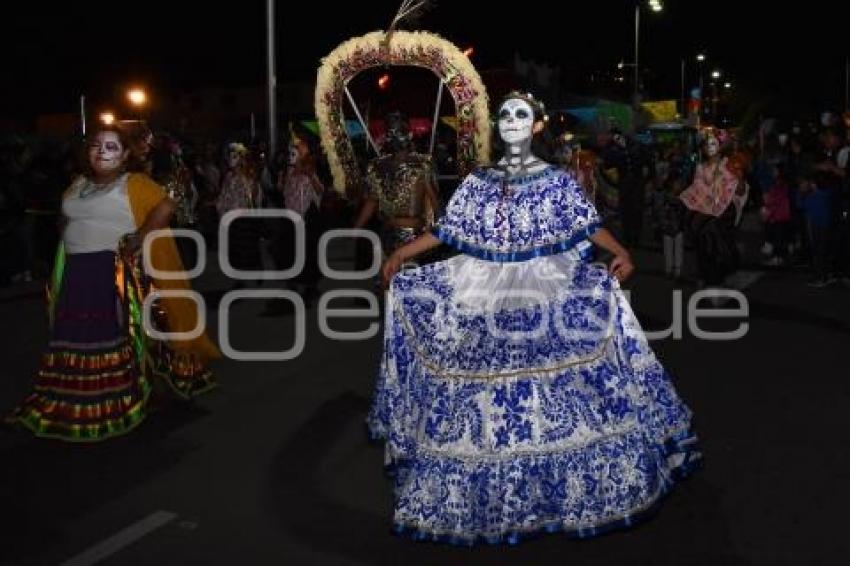 DESFILE . LA MUERTE ES UN SUEÑO