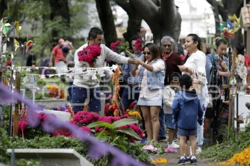 PANTEÓN . DÍA DE MUERTOS