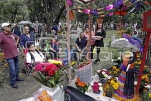 PANTEÓN . DÍA DE MUERTOS