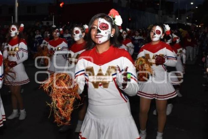 DESFILE . LA MUERTE ES UN SUEÑO