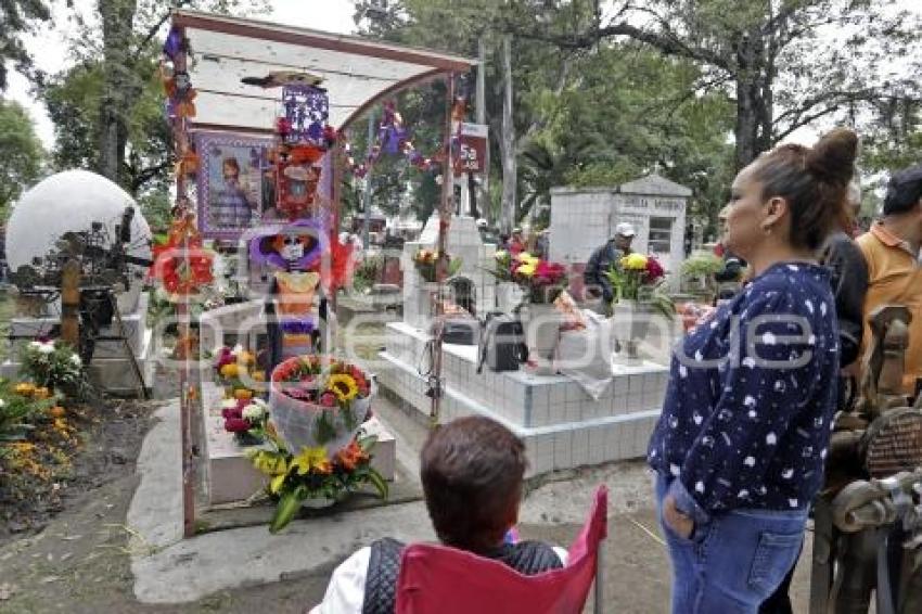 PANTEÓN . DÍA DE MUERTOS