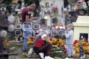 PANTEÓN . DÍA DE MUERTOS