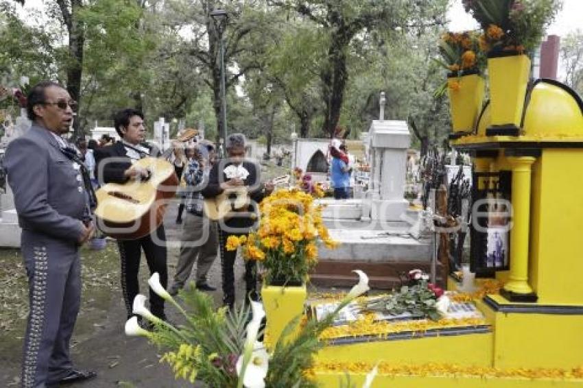 PANTEÓN . DÍA DE MUERTOS