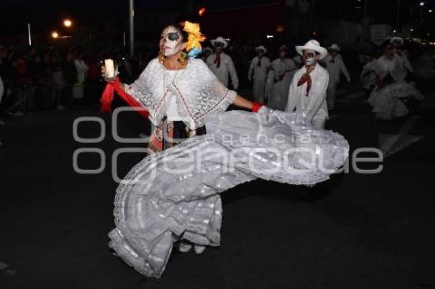 DESFILE . LA MUERTE ES UN SUEÑO