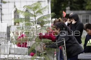 PANTEÓN . DÍA DE MUERTOS