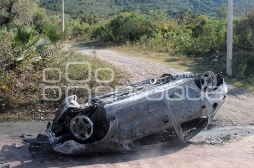 TEHUACÁN . VOLCADURA DE AUTO