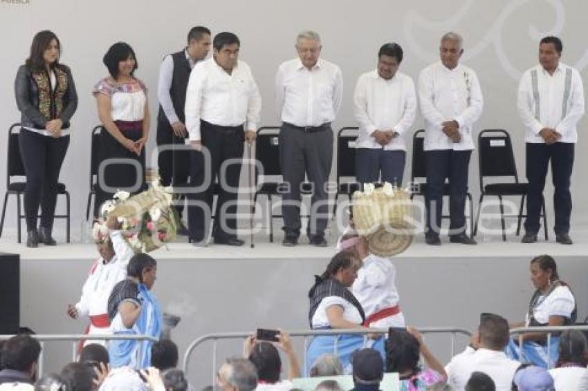 PRESIDENCIA . GIRA EN CANOA