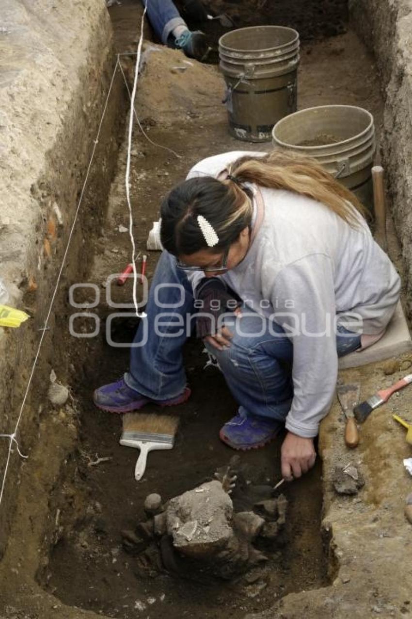 CHOLULA . ENTIERROS PREHISPÁNICOS