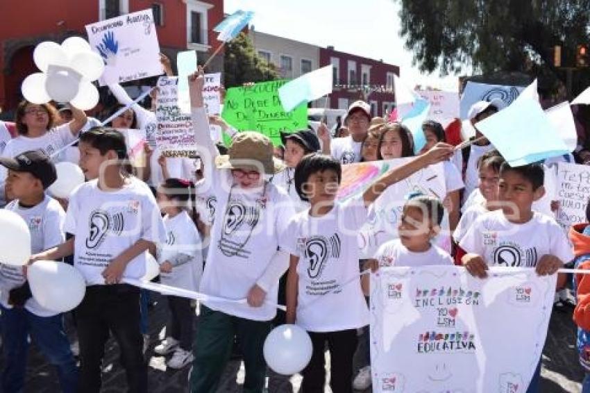 MANIFESTACIÓN . DISCAPACIDAD AUDITIVA