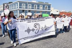 MANIFESTACIÓN . DISCAPACIDAD AUDITIVA