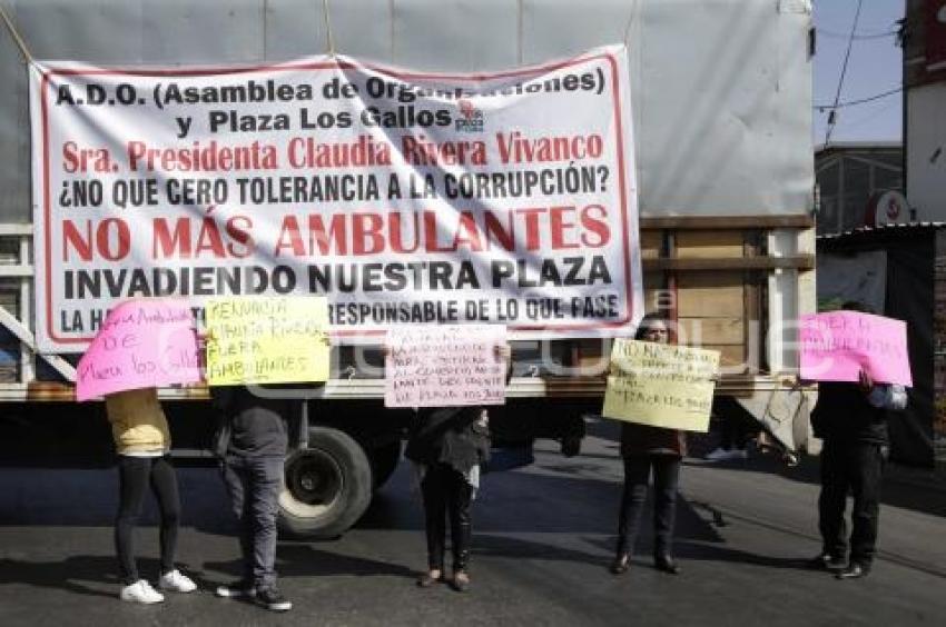 MANIFESTACIÓN . PLAZA LOS GALLOS