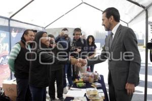 BUAP . ENTREGA JUGUETES