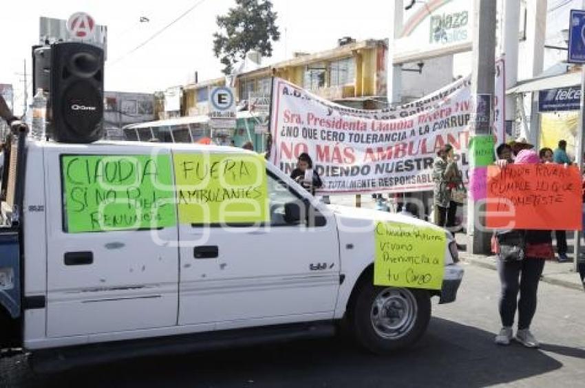 MANIFESTACIÓN . PLAZA LOS GALLOS