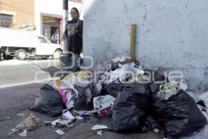 AÑO NUEVO . BASURA