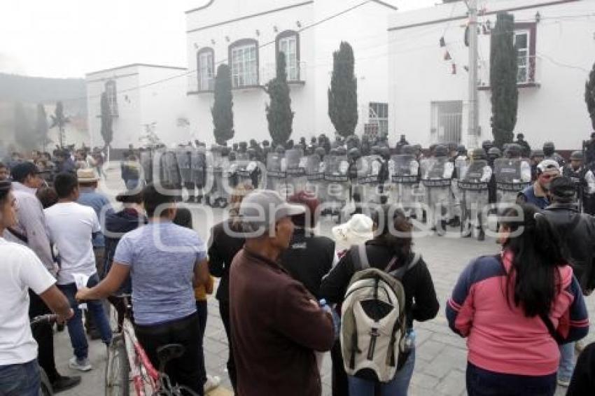 AMOZOC . PROTESTA POBLADORES