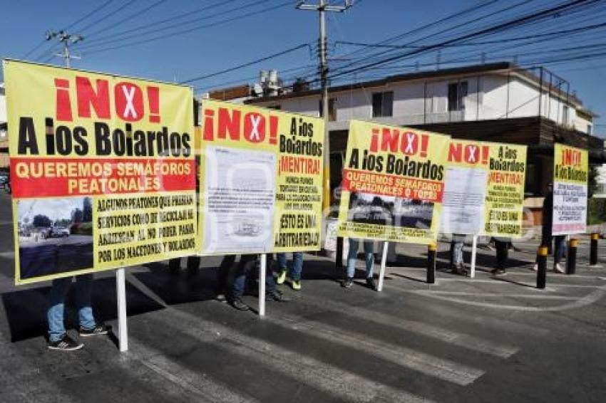 MANIFESTACIÓN BOLARDOS