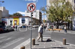 SEÑALÉTICA . VUELTA DERECHA