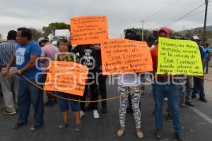 TEHUACÁN . BLOQUEO CARRETERA