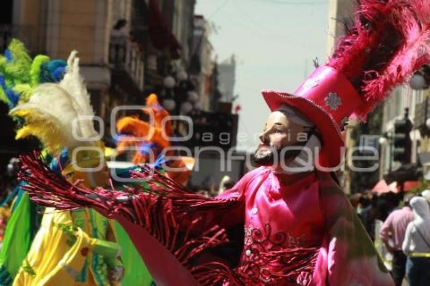 DESFILE DE HUEHUES