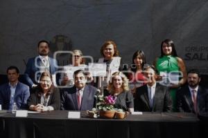 GOBIERNO . ENTREGA DE PREMIO