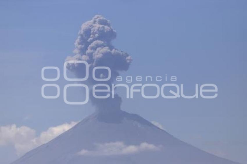 VOLCÁN POPOCATÉPETL . FUMAROLA