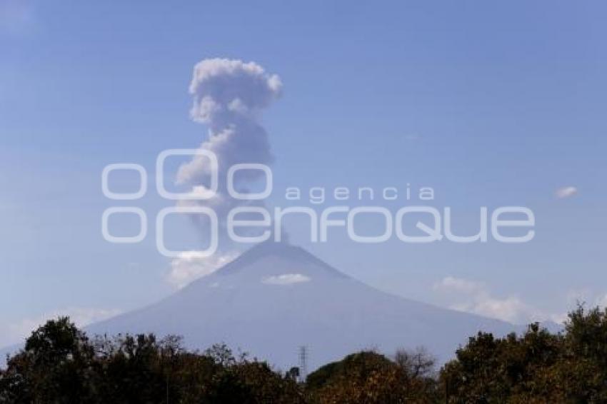 VOLCÁN POPOCATÉPETL . FUMAROLA