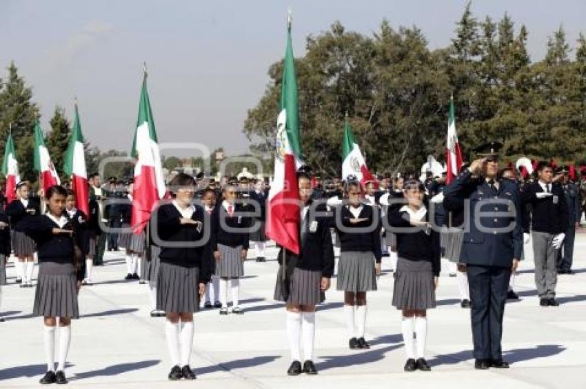 EJÉRCITO . CEREMONIA DÍA BANDERA