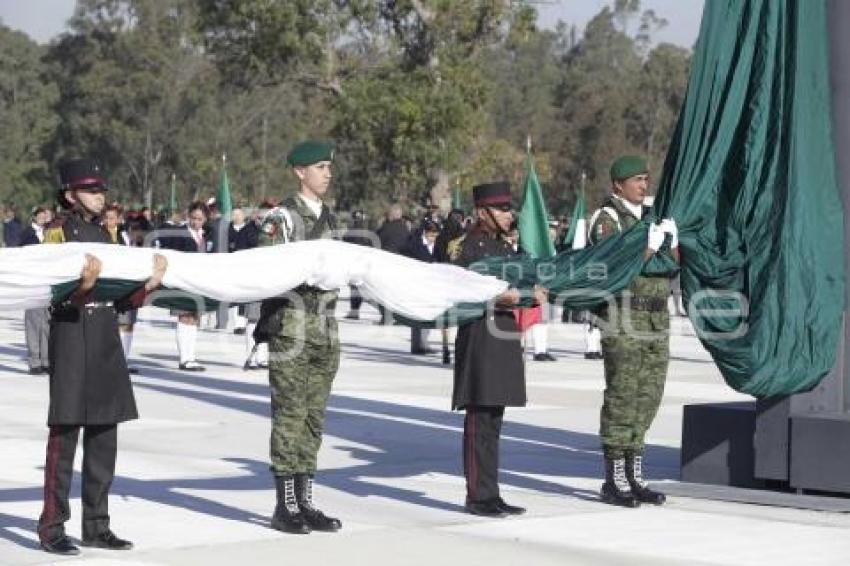 EJÉRCITO . CEREMONIA DÍA BANDERA