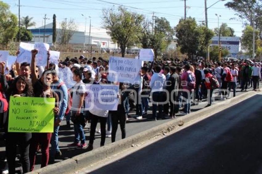 MARCHA ESTUDIANTES UTP